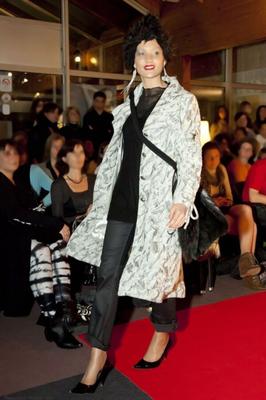 Modenschau (ladylike in Pumps and pantyhose, put)