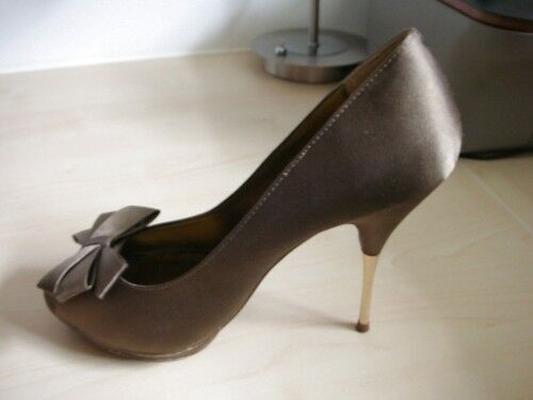 Schuhe für die dominante Dame: Absatz und Luxus
