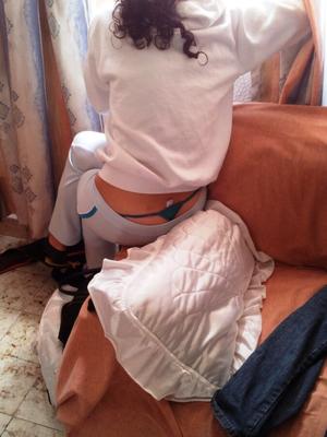 Otra prima exponiendo su tanga