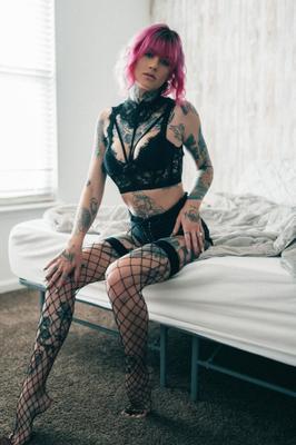 Suicide Girls – Lilvixxen – aufgetaucht
