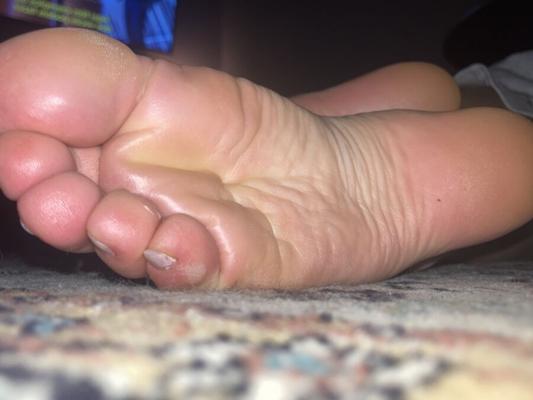 R  Y.O. smelly sexy feet soles after working as a waitress