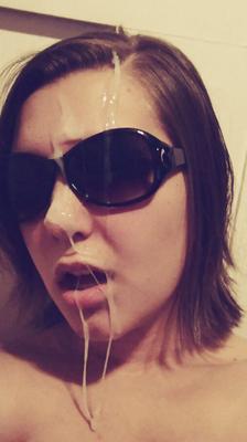 Chicas sexy con semen en gafas