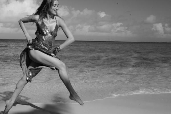 Beauty & Feet: Amber Heard