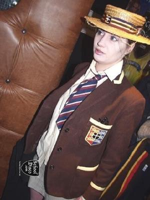 Outro conjunto de uniformes escolares