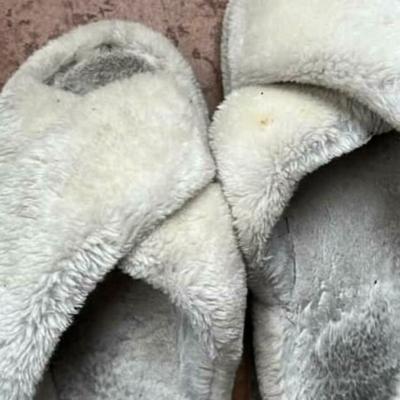 Gut getragene Schuhe aus dem Internet V