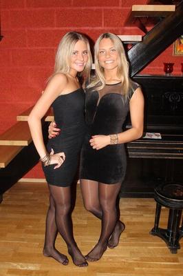 rubias calientes en una fiesta