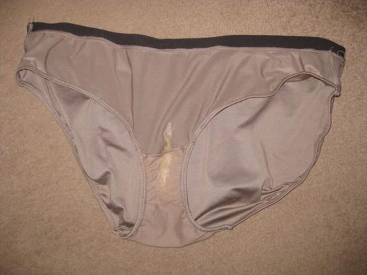 私の妻は汚れていて、香りの良いパンツを着ていました...