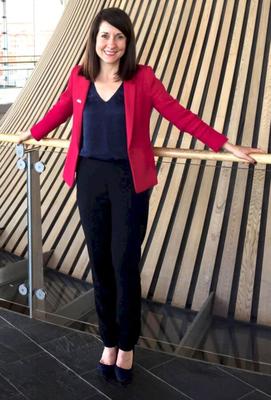 Liz Kendall – sexy Beine und Füße