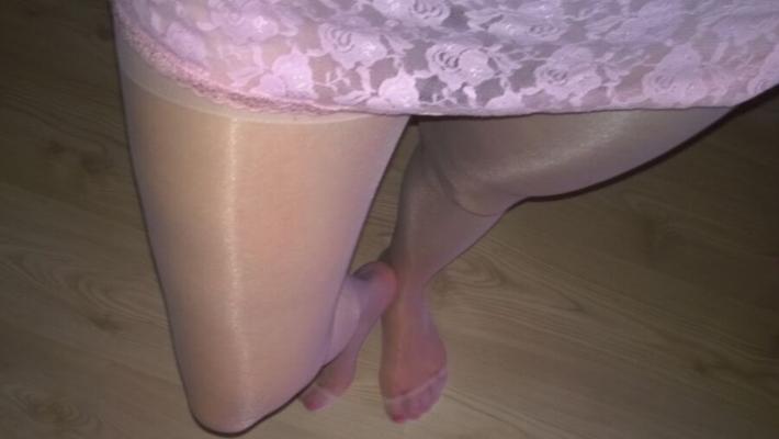 Becky en collants blancs