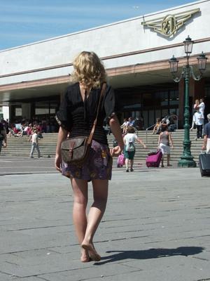 Feetosopher-Amanda - -XX-XX Blonde tueuse aux pieds nus (Venise,