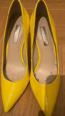 Gut getragene Schuhe aus dem Internet VIII