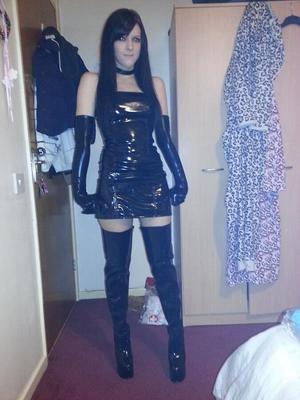 LECKER IN LATEX