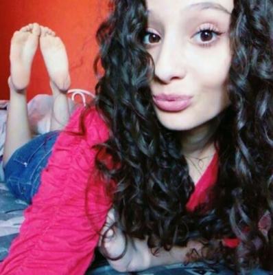 Lana pretty soles and toes