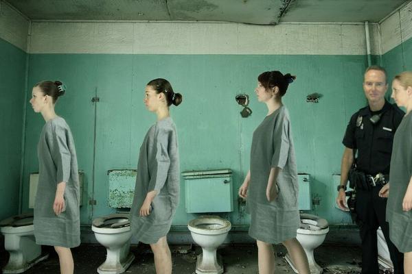 No privacy in Womens Prison - Keine Privatsph�re im Frauenknast