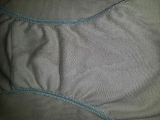 Culotte beige.... tache extrêmement humide.....