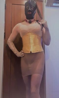 Provocando um novo espartilho e conjunto de lingerie bege