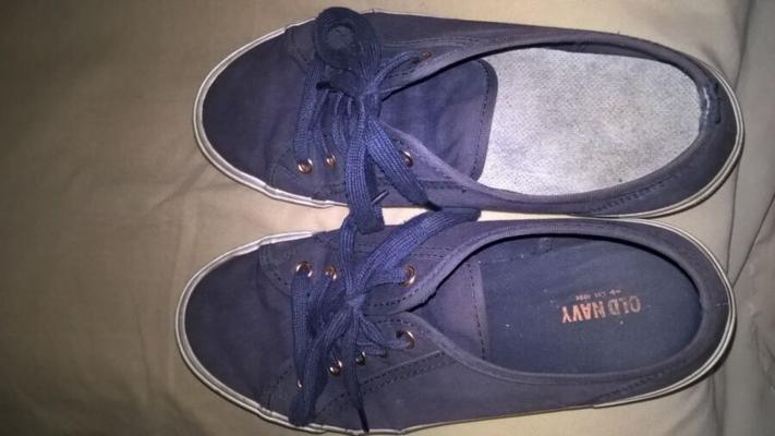 Stinky canvas shoe / cumshot