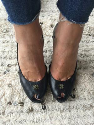 Füße in Vintage-High-Heels
