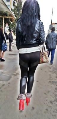 Miss Ladybitch liebt Stiefeletten