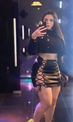 Esta zorra culona es la mujer que yo
