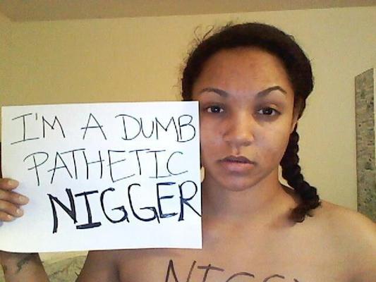 Wertloser Nigger bewundert ihre Unterlegenheit gegenüber dem perfekten weißen R