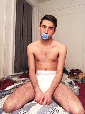Выставленный напоказ пидор Ной (Diaperdayshaze)