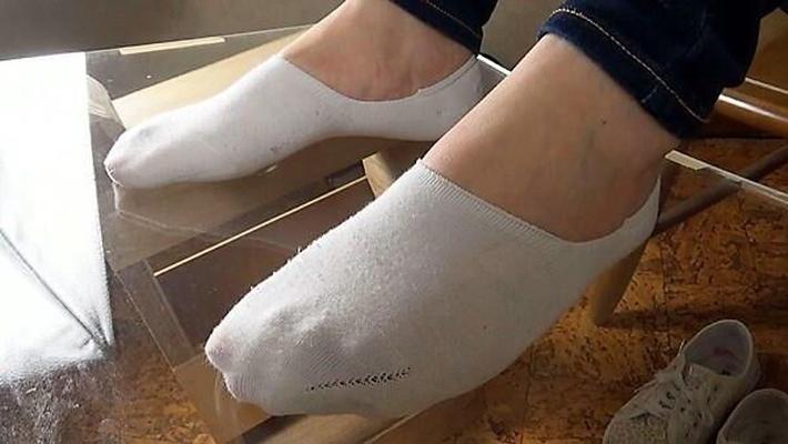 GIRL WITH ATHLETE'S FOOT SELLS HER DIRTY STUFF (JAP#022)