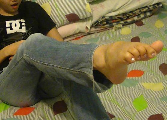 ASIAN GIRL CUTE FEET