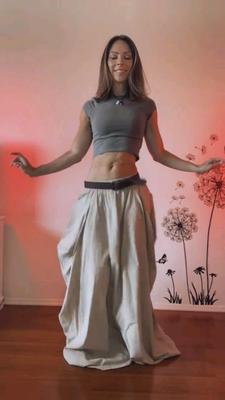 Belly dancers 