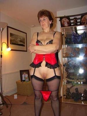 EN GUEPIERE CETTE LINGERIE Q ON ADORE LES VOIR PORTER
