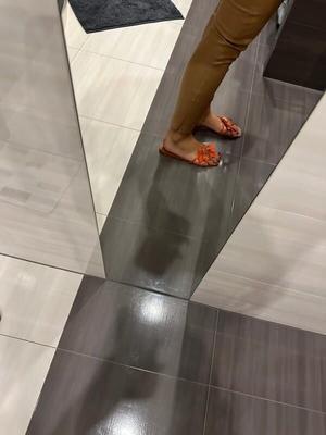Pieds avec des chaussures pour fap