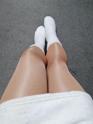 Jambes en bas I.