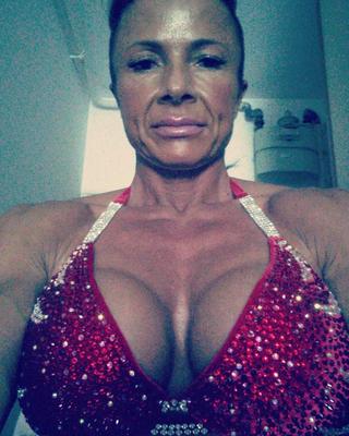 Miljana Pavkovic Kroatische IFBB mit immensen Brüsten