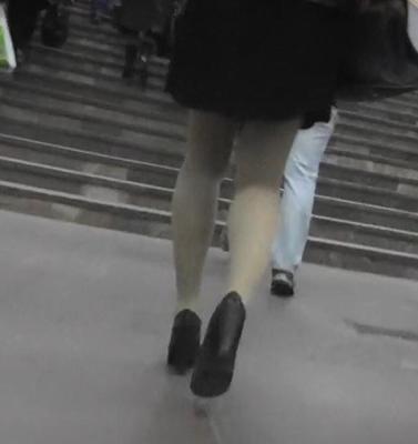 Upskirt Nude Cantyhose в метро