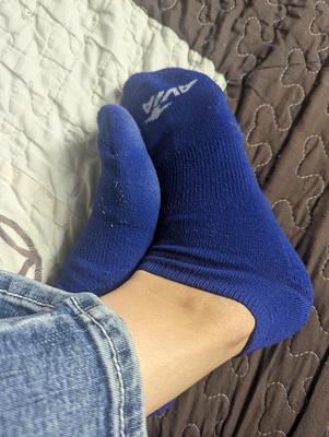 Suck her toes 