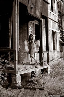 Kamilla russian teen nude in black and white