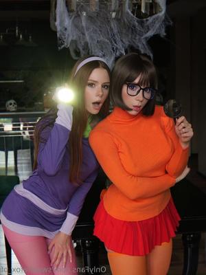 Velma Dinkly is a hot slut Cosplay