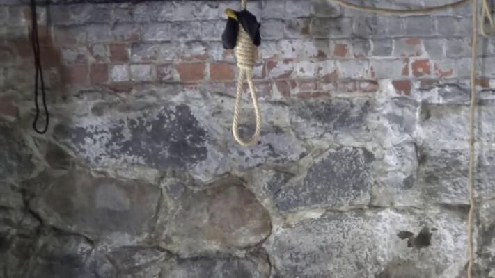 Slutjulie B hanging around