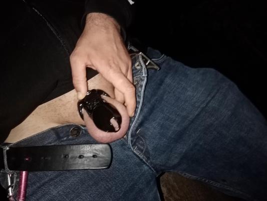 Sexta -feira à noite jeans e sessão de castidade!