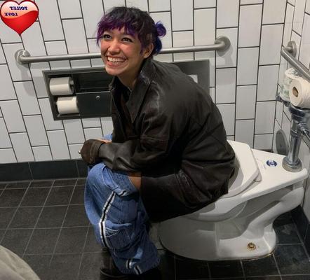 Quando você terminar seu mijo, lamberei sua boceta limpa