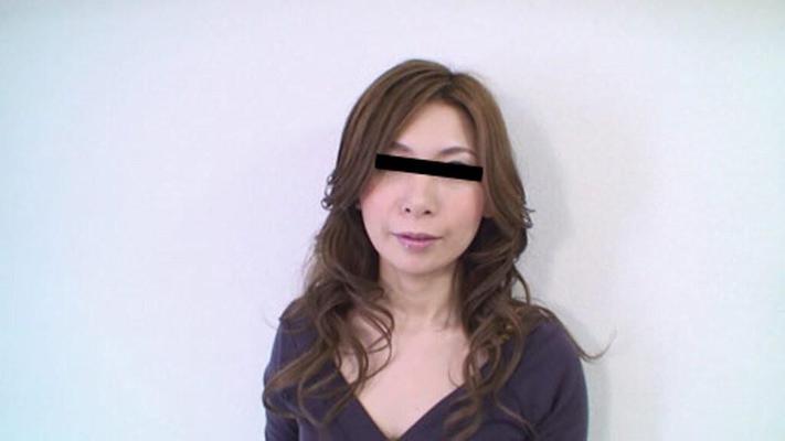 熟女の穴（日本）を食べることを余儀なくされた
