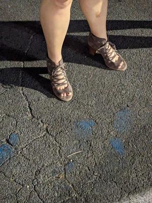 あなたのNLコメントのために彼女の新しいかかとの妻