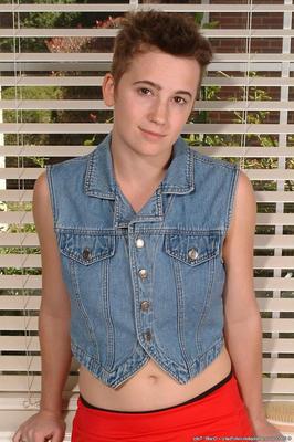 Волосатая красота Tomboy Caitlin