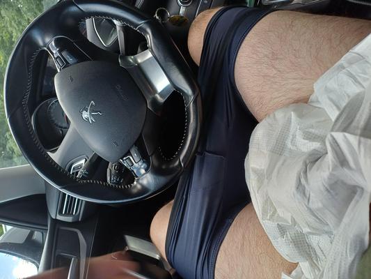 Diaper change in the car/ Windel wechsel im Auto an der Autobahn